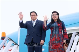 Prime Minister Pham Minh Chinh (L) and his spouse (Photo: VNA)