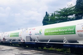 The first batch of LNG sent from the South to the North by train in Vietnam. (Photo: VNA)