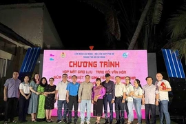 Lao and Cambodian students studying in Ho Chi Minh City and Vietnamese families hosting them pose for a group photo at the event. (Photo: VNA)