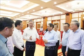 From left: Party General Secretary To Lam (3rd), Prime Minister Pham Minh Chinh, and other delegates at the meeting (Photo: VNA)