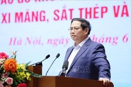 El primer ministro, Pham Minh Chinh, interviene en la conferencia. (Fuente: VNA)