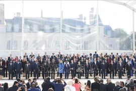 Party General Secretary and State President To Lam, French President Emmanuel Macron, heads of member countries of the International Organisation of La Francophonie and guests pose for a group photo (Photo: VNA)