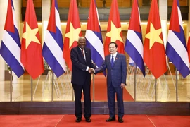 National Assembly Chairman Tran Thanh Man (R) and President of the National Assembly of People’s Power of Cuba Esteban Lazo Hernandez (Photo: VNA)