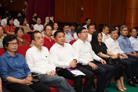 Le public à l'inauguration des Journées des films documentaires pour célébrer le 70e anniversaire de la Victoire de Diên Biên Phu. Photo: https://dangcongsan.vn/