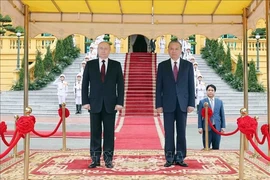Le président russe Vladimir Poutine en visite d'État au Vietnam
