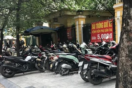 Un site de stationnement à Hanoi. Photo: VNA