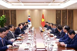Le Premier ministre Pham Minh Chinh rencontre le président sud-coréen, Yoon Suk Yeol. Photo: VNA