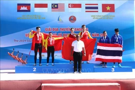 Le Vietnam mène la flotte aux Championnats d'Asie du Sud-Est d'aviron et de canoë des U19 et U23. Photo: VNA