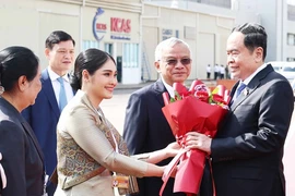 Le président de l'Assemblée nationale (AN) du Vietnam Trân Thanh Mân à l'aéroport international de Wattay, à Vientiane. Photo: VNA