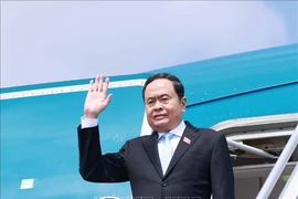 Le président de l'Assemblée nationale (AN) du Vietnam Trân Thanh Mân quitte Hanoi pour effectuer une visite officielle au Laos et participer à la 45e Assemblée générale de l'Assemblée interparlementaire de l'ASEAN (AIPA-45) de trois jours. Une tournée à l’invitation du président de l'AN du Laos Saysomphone Phomvihane, président de l'AIPA. Photo: VNA