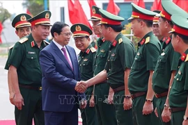 PM Pham Minh Chinh and officiers, soldiers of Army Corps 12 (Photo: VNA)