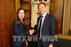 Vietnamese Ambassador to Italy Duong Hai Hung (R) and President of the Sardinia region Alessandra Todde at their meeting (Photo: VNA)