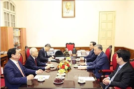Party General Secretary Nguyen Phu Trong has a working session with key leaders on May 18 (Photo: VNA)