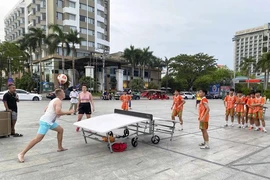 Foreigners experience teqball in Binh Dinh (Photo: nld.com.vn)