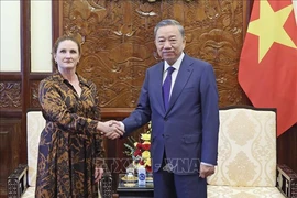 President To Lam (R) and New Zealand Ambassador to Vietnam Caroline Beresford. (Photo: VNA)