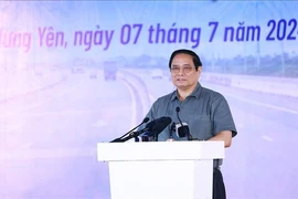 Prime Minister Pham Minh Chinh addresses the inauguration of the road in connecting the Hanoi-Hai Phong and Cau Gie-Ninh Binh expressways (Photo: VNA)