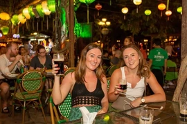 Foreigners in Hoi An (Photo: Tico Travel)