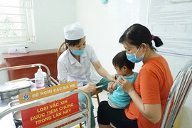 A child is vaccinated in Can Tho city as part of the national expanded programme on immunisation. (Photo: EPI)