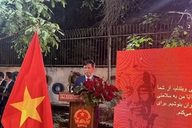 Vietnamese Ambassador to Iran Luong Quoc Huy speaks at the celebration. (Photo: VNA)