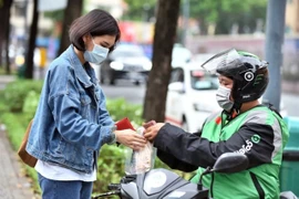 Indonesia–based ride-hailing and delivery service app Gojek has decided to exit Vietnam from September 16 as a step towards focusing its operation in major markets with higher growth potential. (Photo: VNA) 