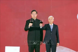 Vice Chairman of the municipal People's Committee Vo Van Hoan (R) and Chinese Consul General in Ho Chi Minh City Wei Huaxiang (Photo: VNA)