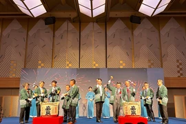 The sake barrel breaking ceremony to inaugurate CMC's third office in Japan. (Photo: VNA)