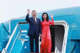 General Secretary of the Communist Party of Vietnam Central Committee and President of Vietnam To Lam and his spouse leave Hanoi for the US on September 21 morning (Photo: VNA)