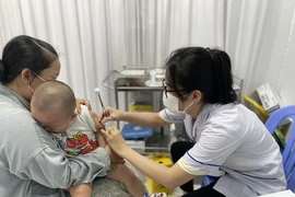 Up to 95% of children aged 1-5 in Hanoi are expected to be vaccinated against measles and rubella (MR) this year. (Photo: VNA)