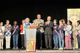 At the title handover ceremony (Photo: VNA)