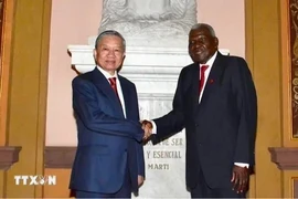 General Secretary of the Communist Party of Vietnam (CPV) Central Committee and State President To Lam (left) and President of the National Assembly of People's Power of Cuba Esteban Lazo Hernandez at their meeting in Havana on September 26 (local time). (Photo: VNA)