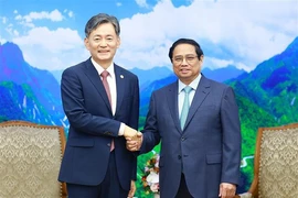 PM Pham Minh Chinh (R) and KPNA Commissioner General Cho Ji-ho. (Photo: VNA)