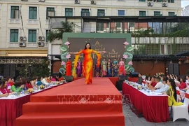 At an Ao dai show staged as part of the launch ceremony in Hanoi on October 1. (Photo: VNA)