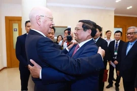 Prime Minister Pham Minh Chinh (R) and Founder and Executive Chairman of the World Economic Forum (WEF) Prof. Klaus Schwab at their meeting on October 7. (Photo: VNA)