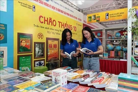 Visitors to an exhibition booth of the Thanh Nien Publishing House. (Photo: VNA)