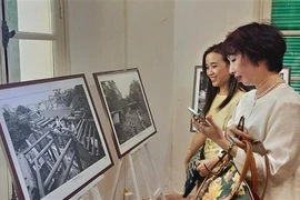 Visitors at the exhibition (Photo: VNA)