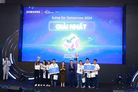 Two teams that win the first prize in the final round of the Solve for Tomorrow 2024 competition. (Photo courtesy of Samsung) 