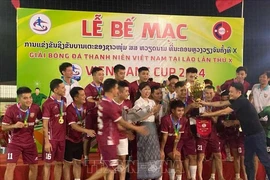 Young Vietnamese football players at the closing ceremony of the 10th Vietnam Youth Football Tournament in Laos. (Photo: VNA)