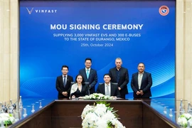 At the MoU signing ceremony (Photo: VinFast)