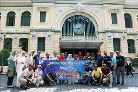 Foreign tourists visit Ho Chi Minh City's Central Post Office. (Photo: VNA)