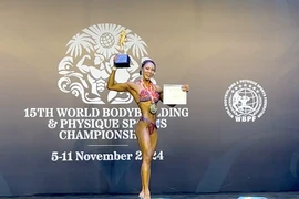 Bodybuilder Le Thi Kim Cuong wins two gold medals in the Fitness and Sport Physique categories for women over 1.65m. (Photo: VNA)