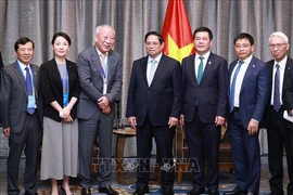 PM Pham Minh Chinh (fourth from left) receives CPCG founder Yan Jiehe (third from left) in Beijing on June 27. (Photo: VNA)