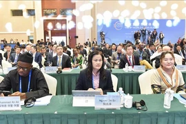 La vicedirectora general de la VNA, Nguyen Thi Su (centro), en la VI Cumbre Mundial de Medios (Foto: VNA)