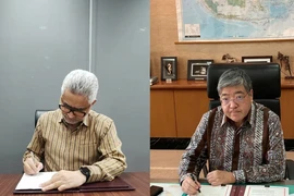 Le directeur général de l'Asie-Pacifique et de l'Afrique du ministère des Affaires étrangères de la République d'Indonésie, Abdul Kadir Jailani (à droite), et l'ambassadeur du Japon en Indonésie Masaki Yasushi ont signé l'échange de notes (E/N) concernant la fourniture de yens. prêt pour le projet « Jakarta MRT (Mass Rapid Transit) East-West Line Plan Phase 1 », Jakarta, le 13 mai. (Photo : ANTARA/HO-Ambassade du Japon à Jakarta)