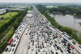 L'Indonésie renforce les mesures de sécurité routière pour les véhicules touristiques