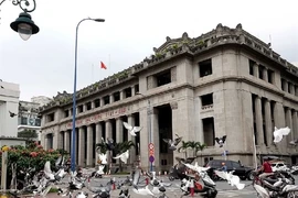 Devant la succursale de la SBV à Ho Chi Minh-Ville, au 8, rue Vo Van Kiet. (Photo : VNA)