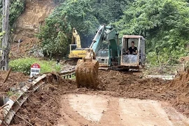 Un glissement de terrain sur l'autoroute 70 dans la province de Yen Bai, au nord du pays. (Photo : VNA)