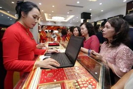 Precios del oro en Vietnam disminuyen gracias a direcciones del Gobierno