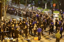 Decenas de miles de personas hacen fila por noche para rendir homenaje póstumo al Secretario General 