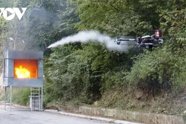 UAV-Z113-50号无人机设备喷酒消防剂（图源：越南之声） 