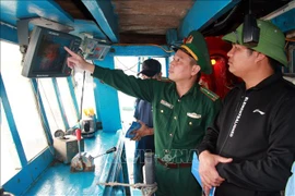 南定省边防部队努力打击非法、不报告、不受管制捕捞活动。图自越通社